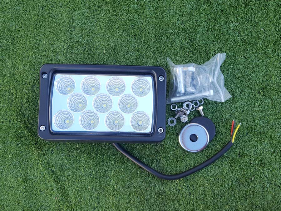 Red LED vehicle work light 12V  / 32V 2800 Lumens